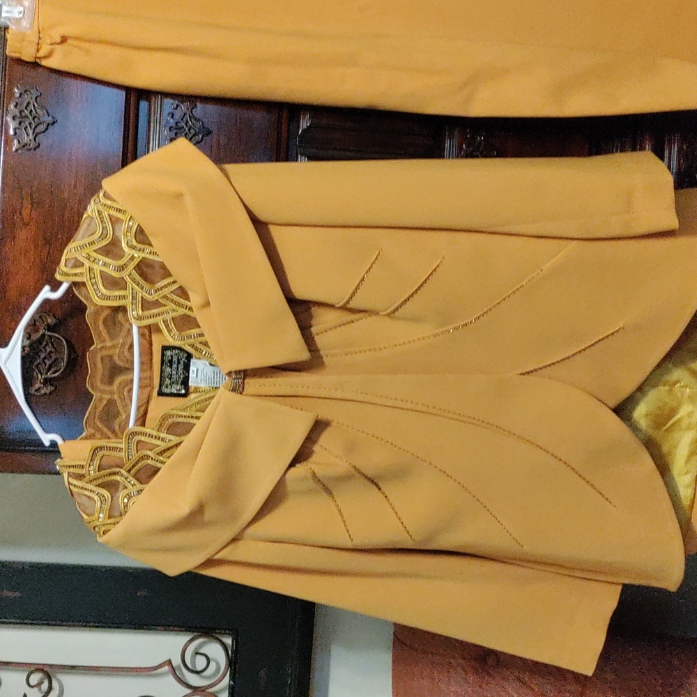 Suit - Picture 4 of 4